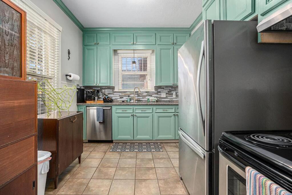 Beachy Bungalow! 2Bd, King Bed Galveston Exterior photo
