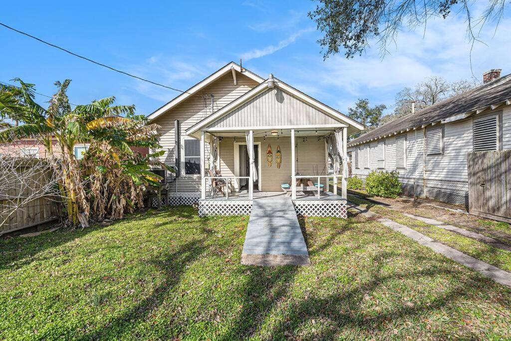 Beachy Bungalow! 2Bd, King Bed Galveston Exterior photo