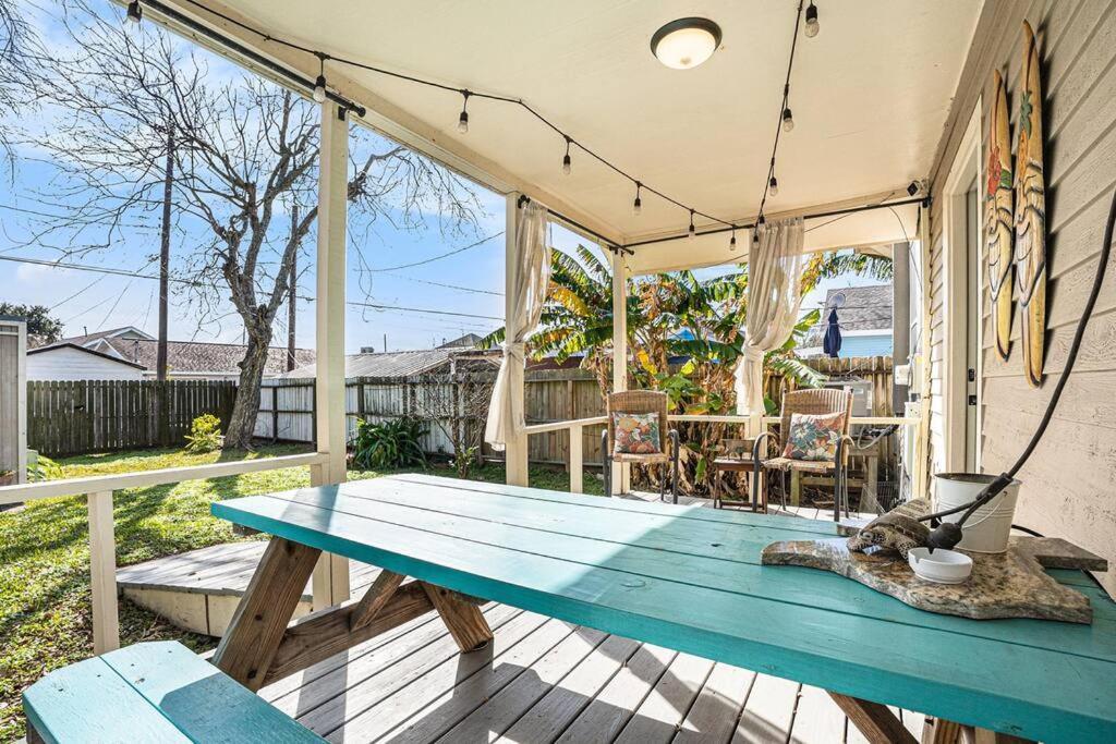 Beachy Bungalow! 2Bd, King Bed Galveston Exterior photo